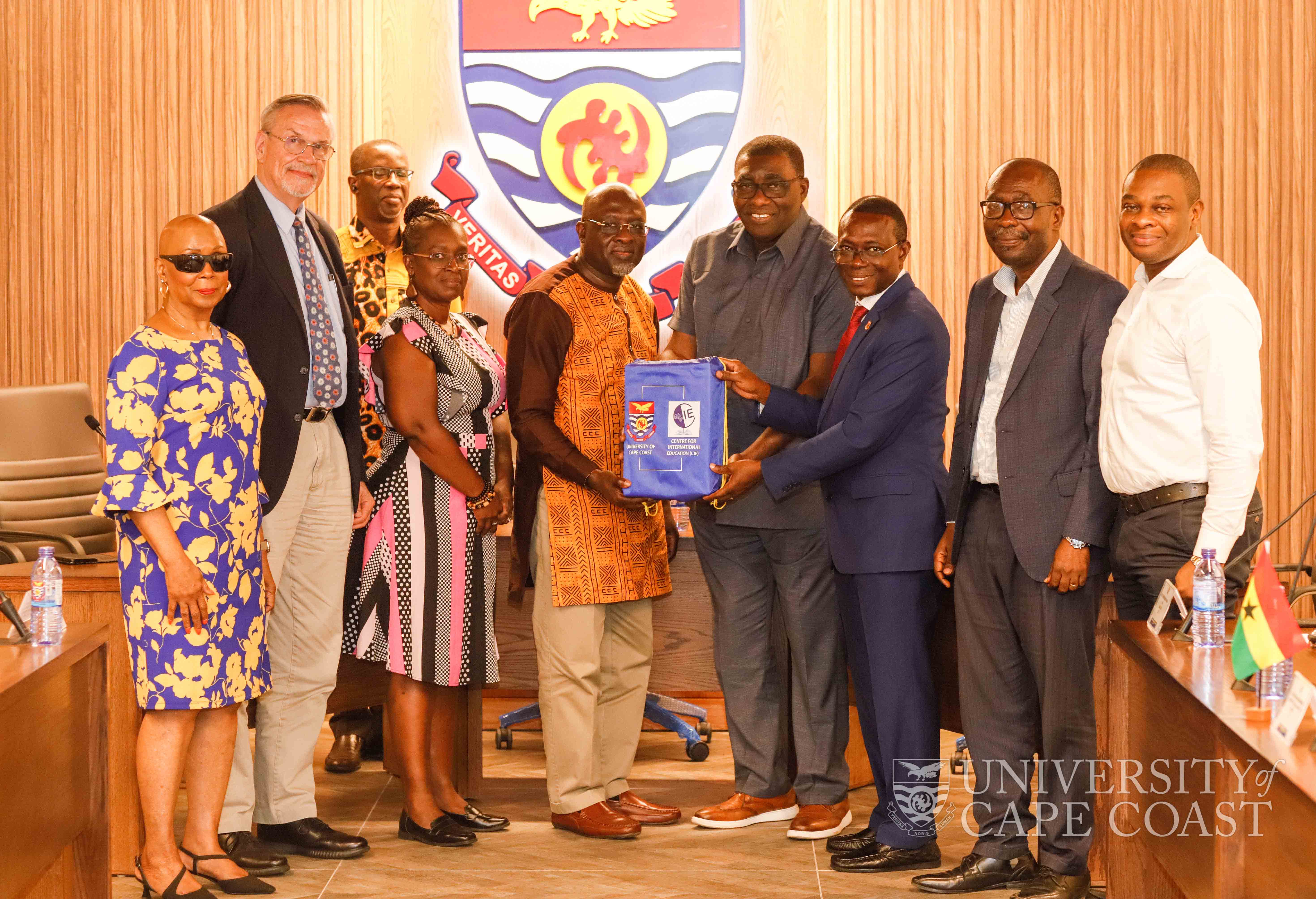 The delegation from MSM presenting a gift to the Vice-Chancellor