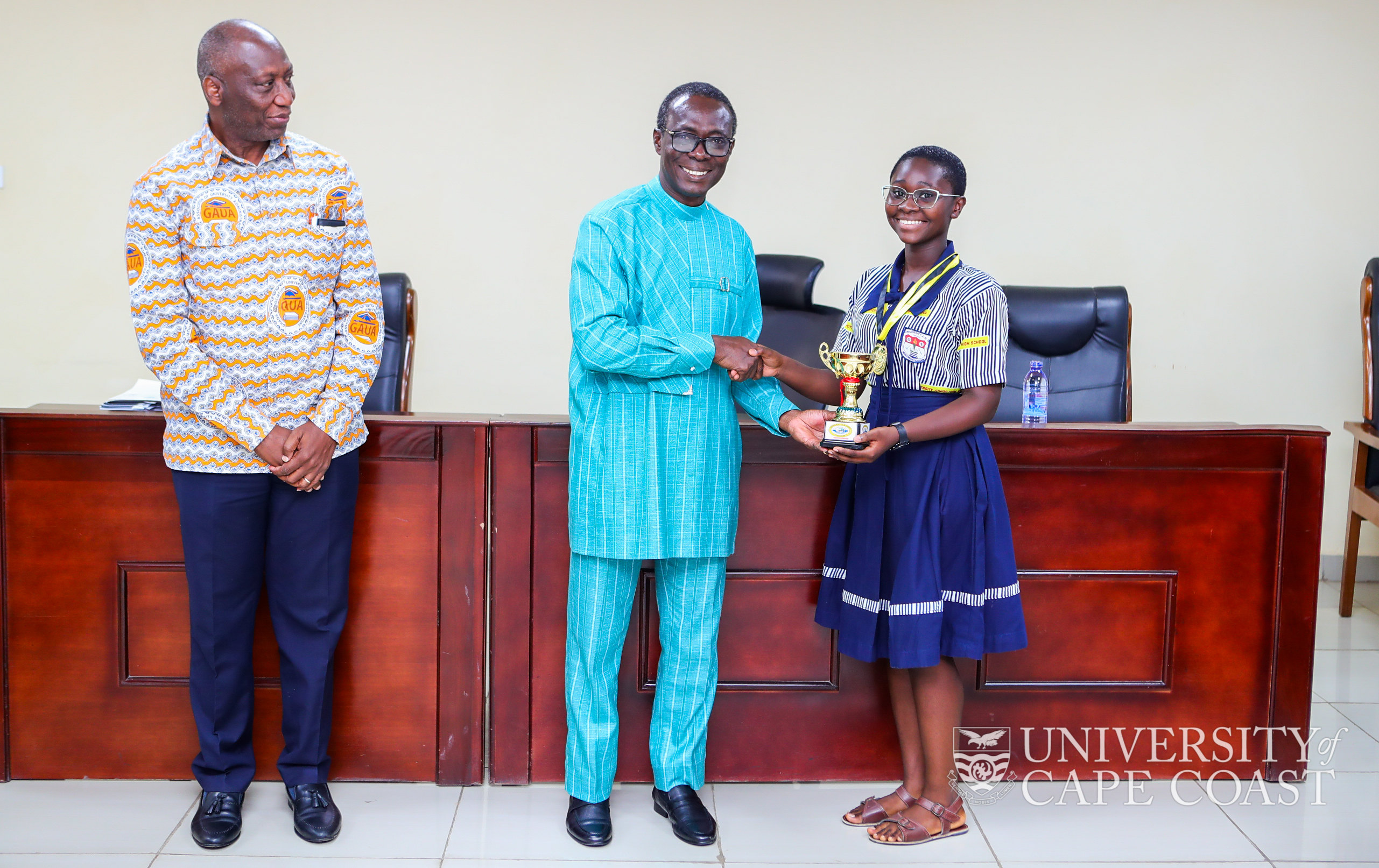 awardee presenting the trophy to the Vice-Chancellor