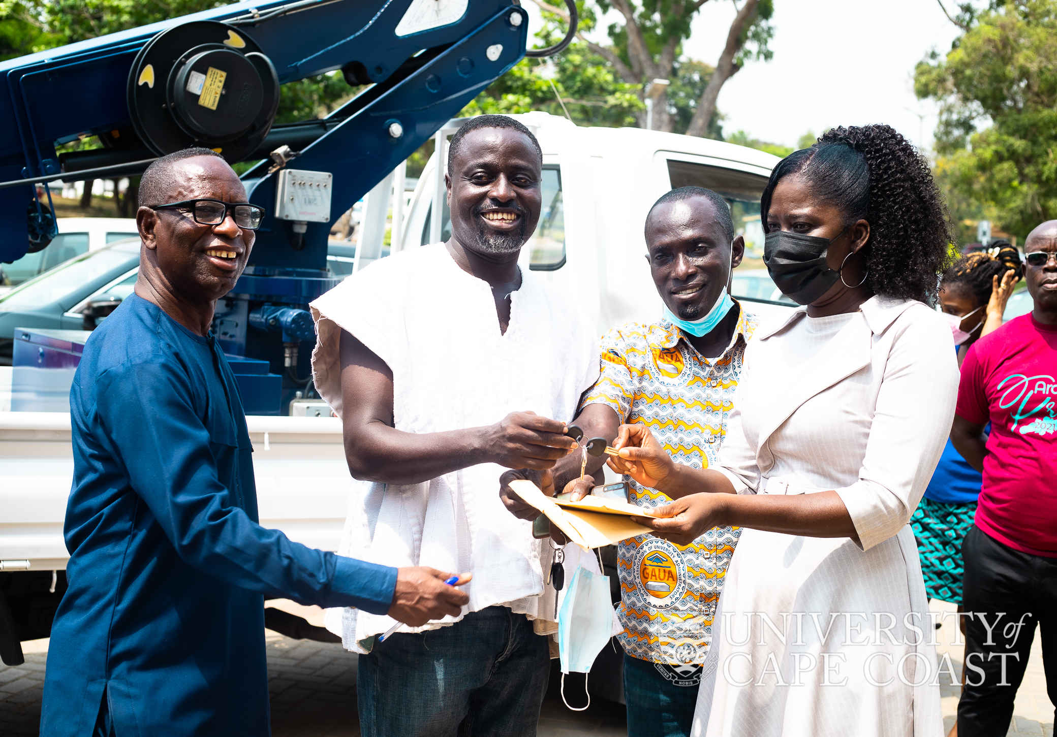 Pro-VC (Right) handing over the Key of Area Bucket Pick Up Vehicle to the Transport and Electricity Sections