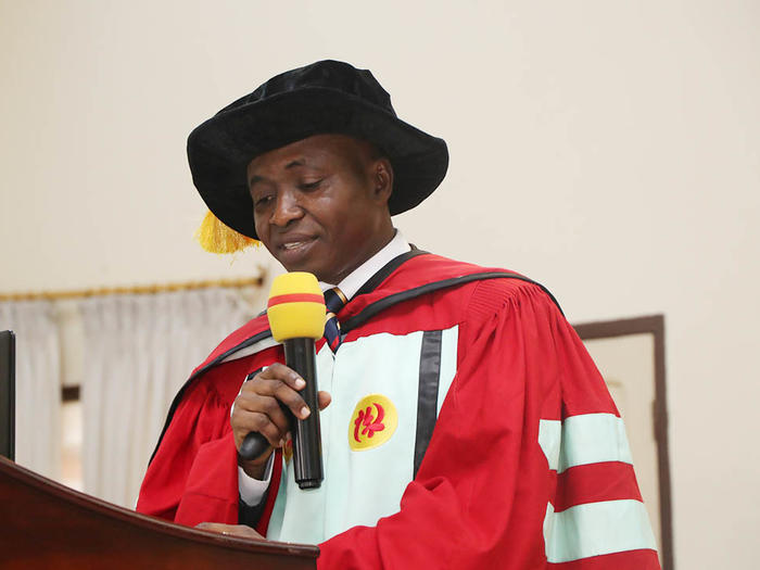 Prof. Asare-Bediako presenting the lecture