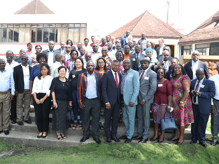 Participants with dignitaries Participants with dignitaries