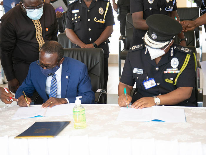 Vice-Chancellor and IGP signing the MoU