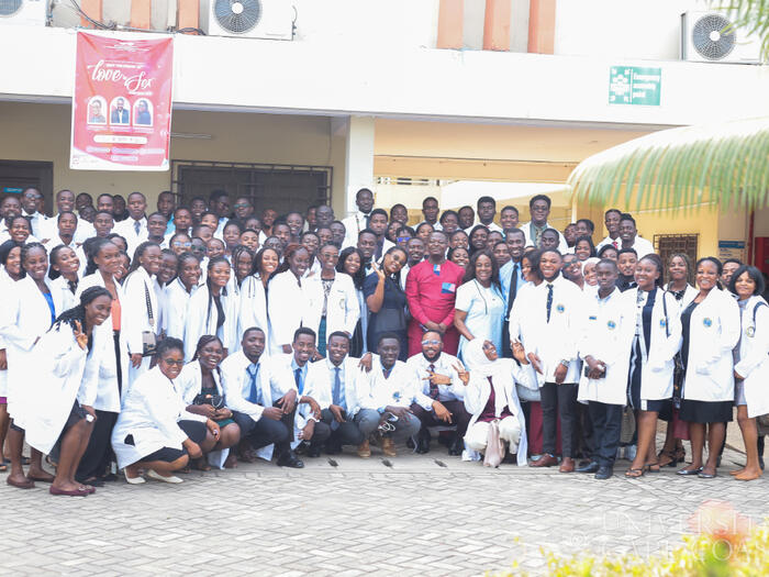 Participants of the forum in a group photo