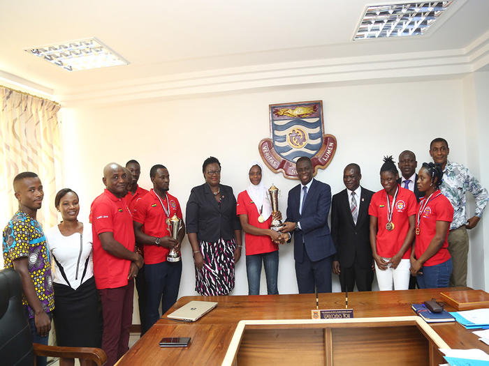 Presentation of trophy to the Vice-Chancellor