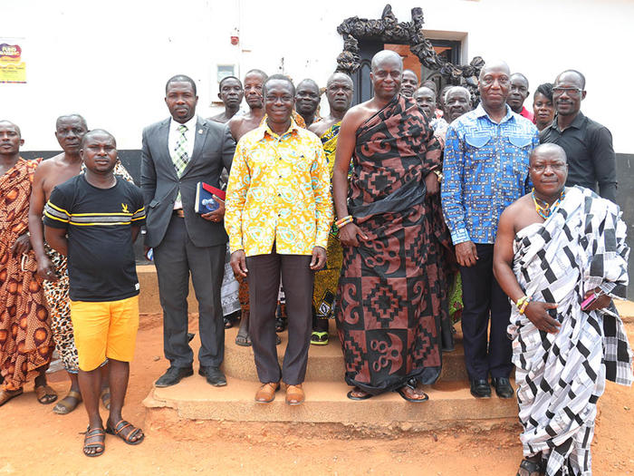 The Chief of Kakumdo with the Vice-Chancellor and Registrar's team