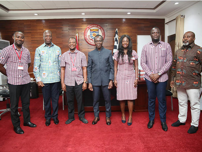 Officials of Zenith Bank with the Vice-Chancellor Officials of Zenith Bank with the Vice-Chancellor